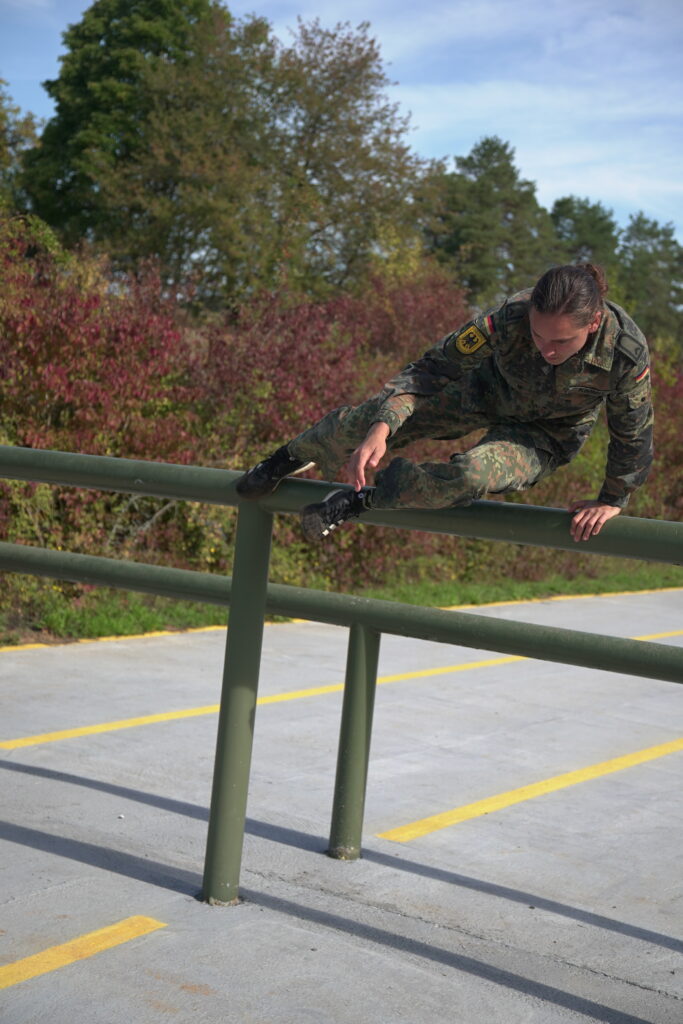 Fw Nadja Kimmel, SpoFGrp BW München, am Hindernis Nr. 2 
